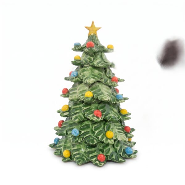 Albero in ceramica con decorazioni natalizie
