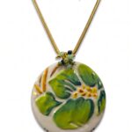 Collana con Ciondolo in Ceramica Foglie Verdi e Oro