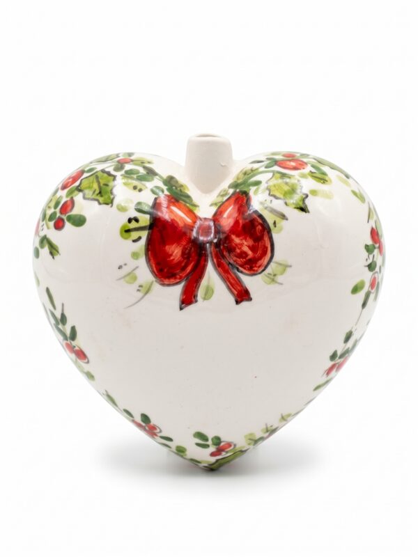 Cuore natalizio in ceramica con fiocco rosso e agrifoglio