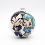 Palla Decorativa in Ceramica con Coppia Manga Dipinta a Mano