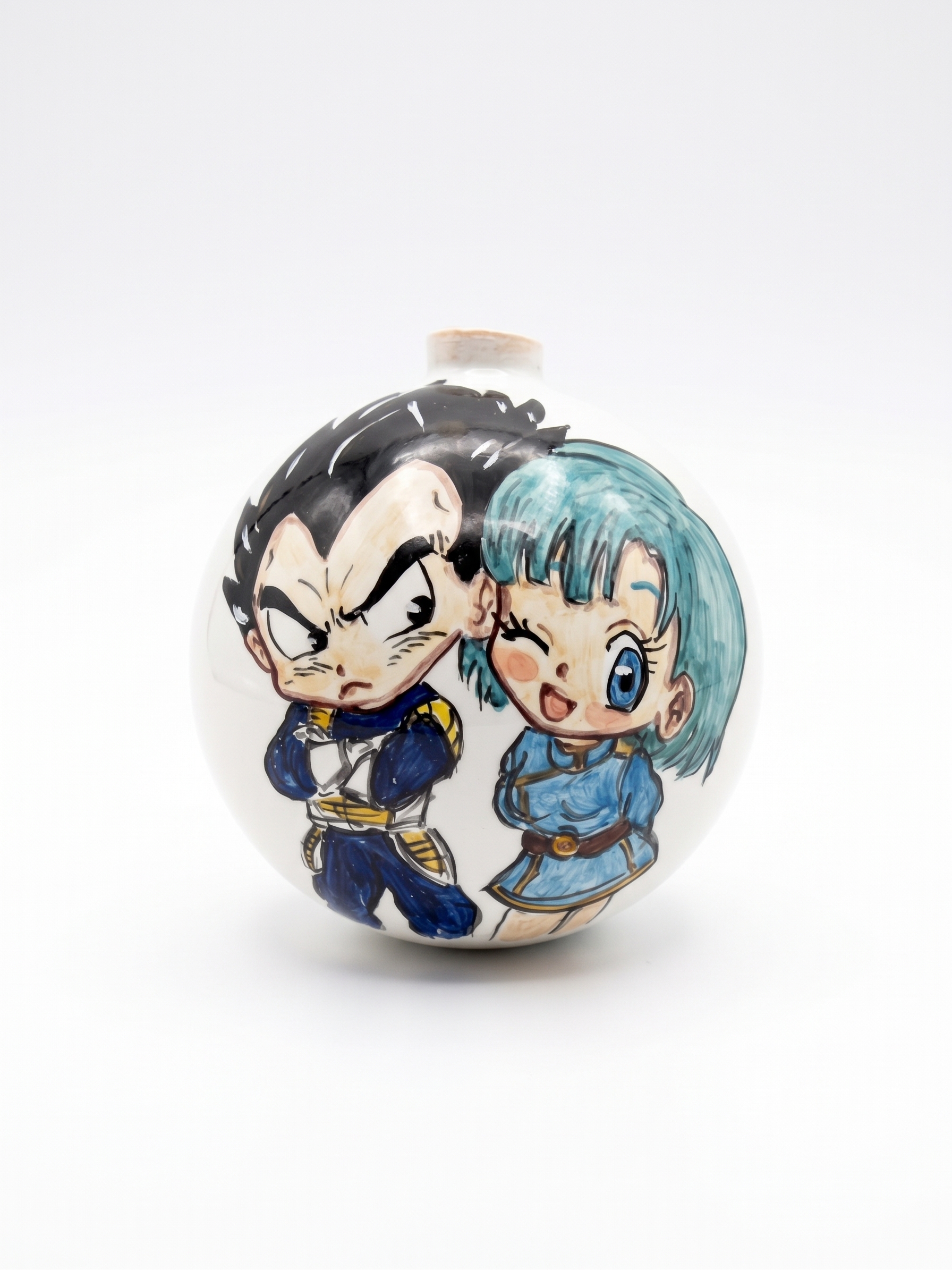 Palla Decorativa in Ceramica con Coppia Manga Dipinta a Mano