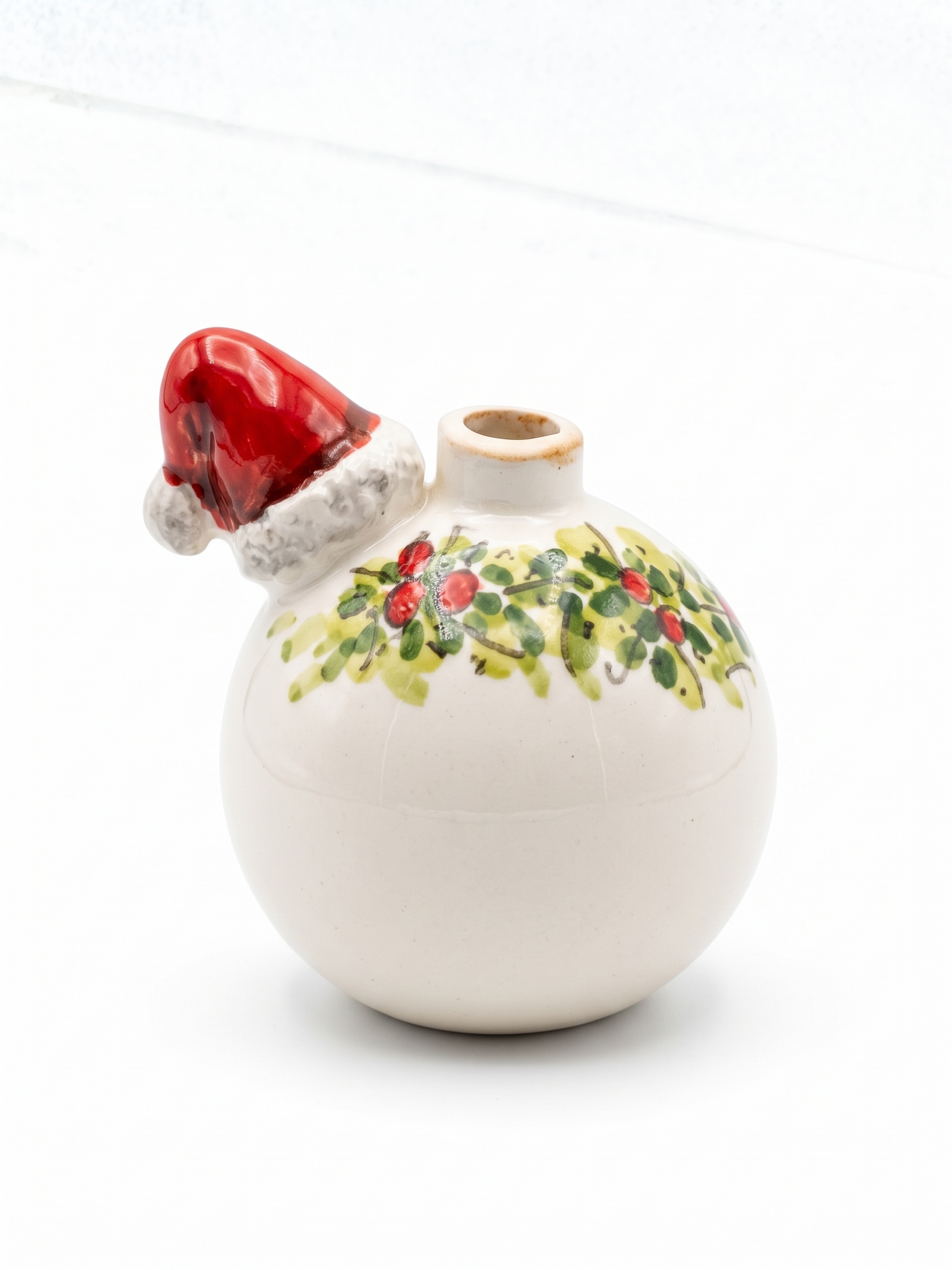 Pallina in ceramica con cappello di Babbo Natale