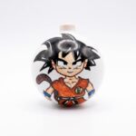 Pallina in Ceramica Eroe Manga dai Capelli a Punta