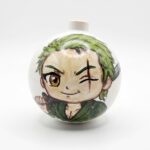 Sfera Decorativa in Ceramica con Spadaccino dai Capelli Verdi