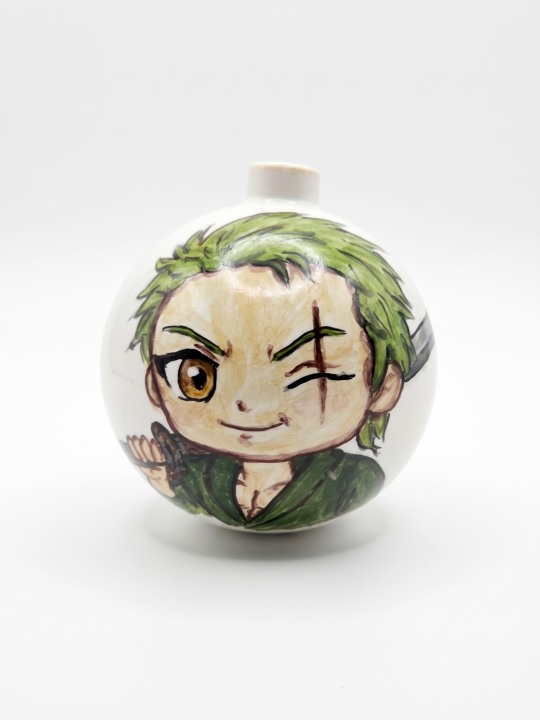 Sfera Decorativa in Ceramica con Spadaccino dai Capelli Verdi