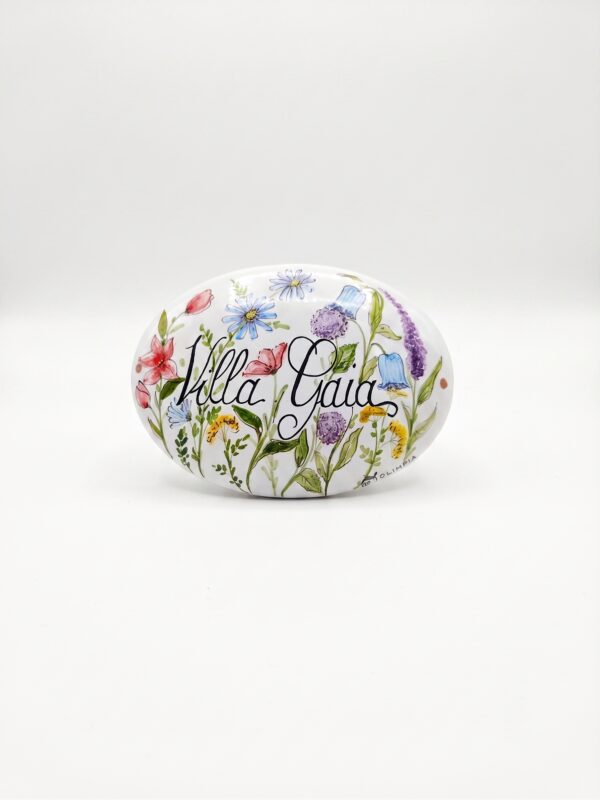 Targa in ceramica Villa Gaia con decoro floreale