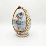 Uovo in Ceramica Traforato con Pulcinella Dipinto a Mano